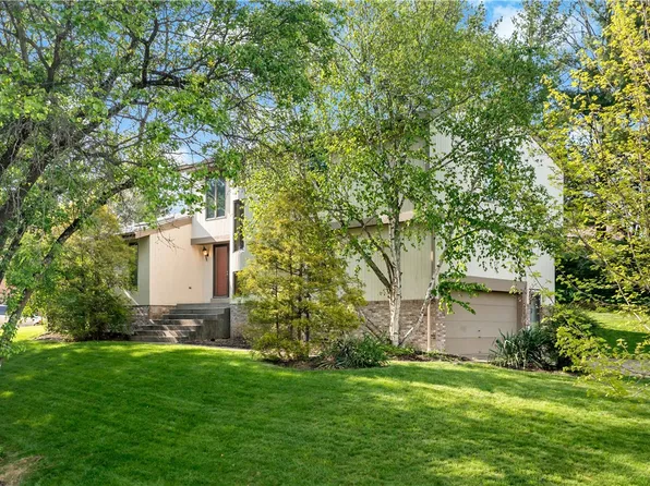 227 Springhouse Dr, Clairton, PA 15025