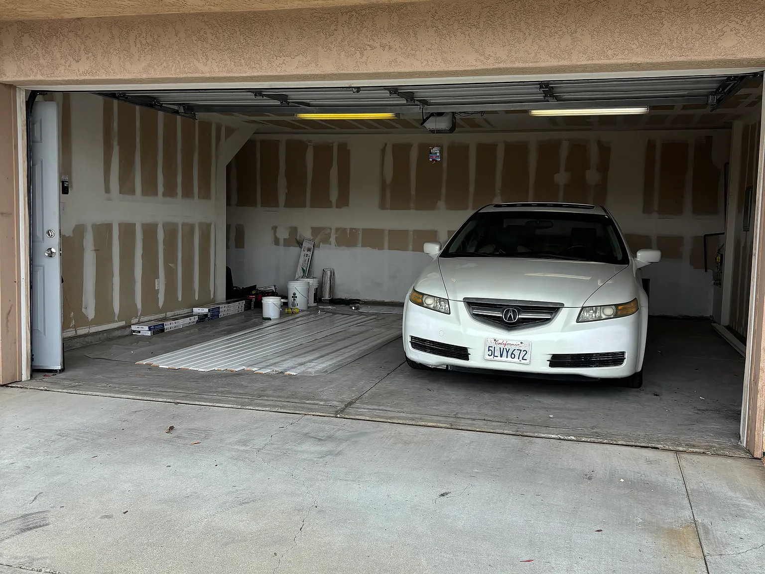 2 bed, 1200 sqft, $2,995 — Photo 2