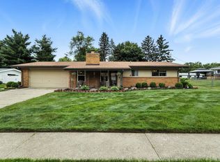 8526 Walnut Hl, Shelby Township, MI