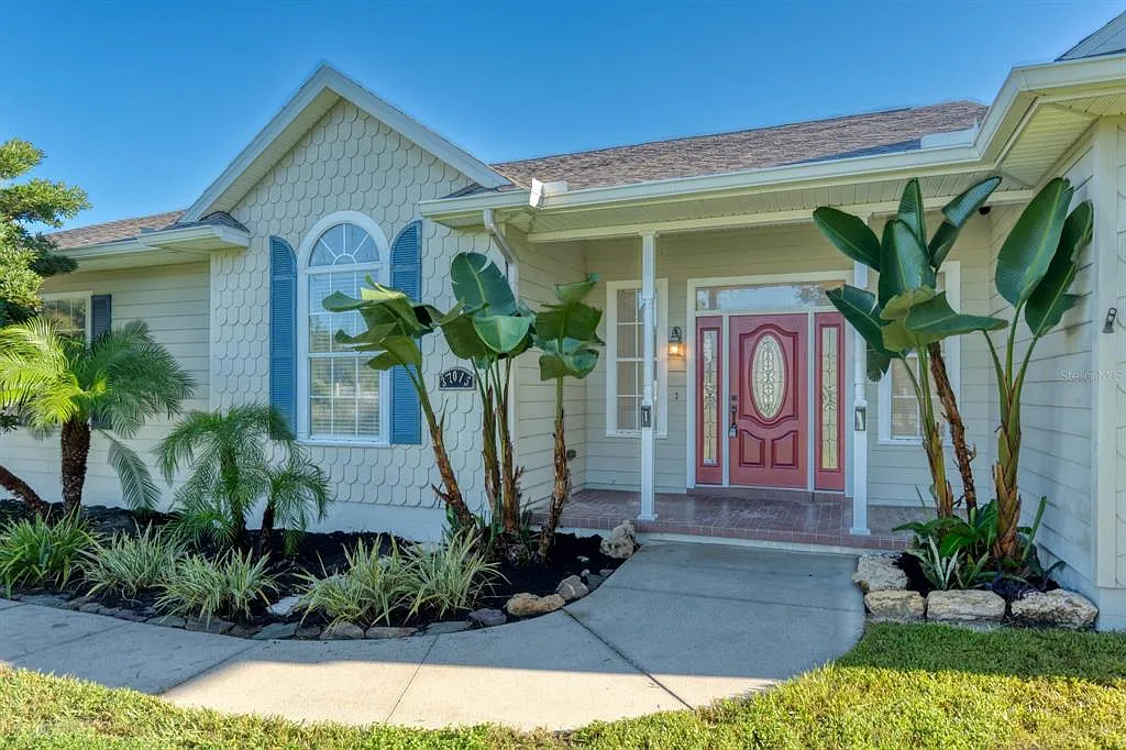 4 bed, 2.0 bath, 1480 sqft, $3,750 — Photo 1