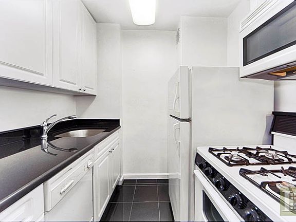 2nd image of 200 E 27th St APT 10D