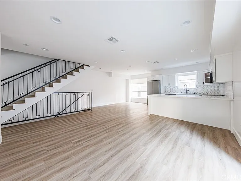 1243 N Sycamore Ave — Photo 19