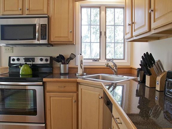 3rd image of 172 Granite St APT 3