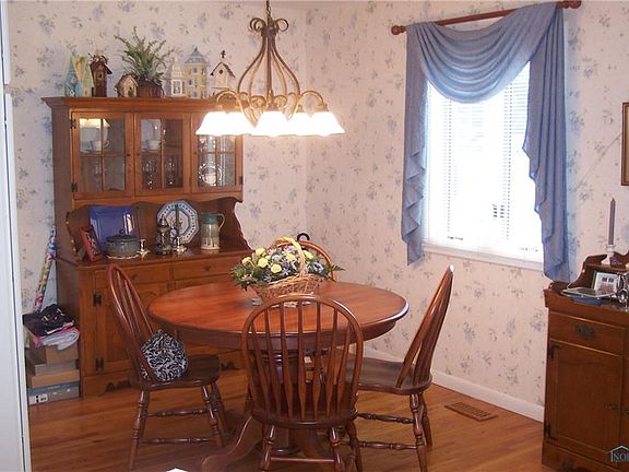 5th image of 531 Monroe Ct