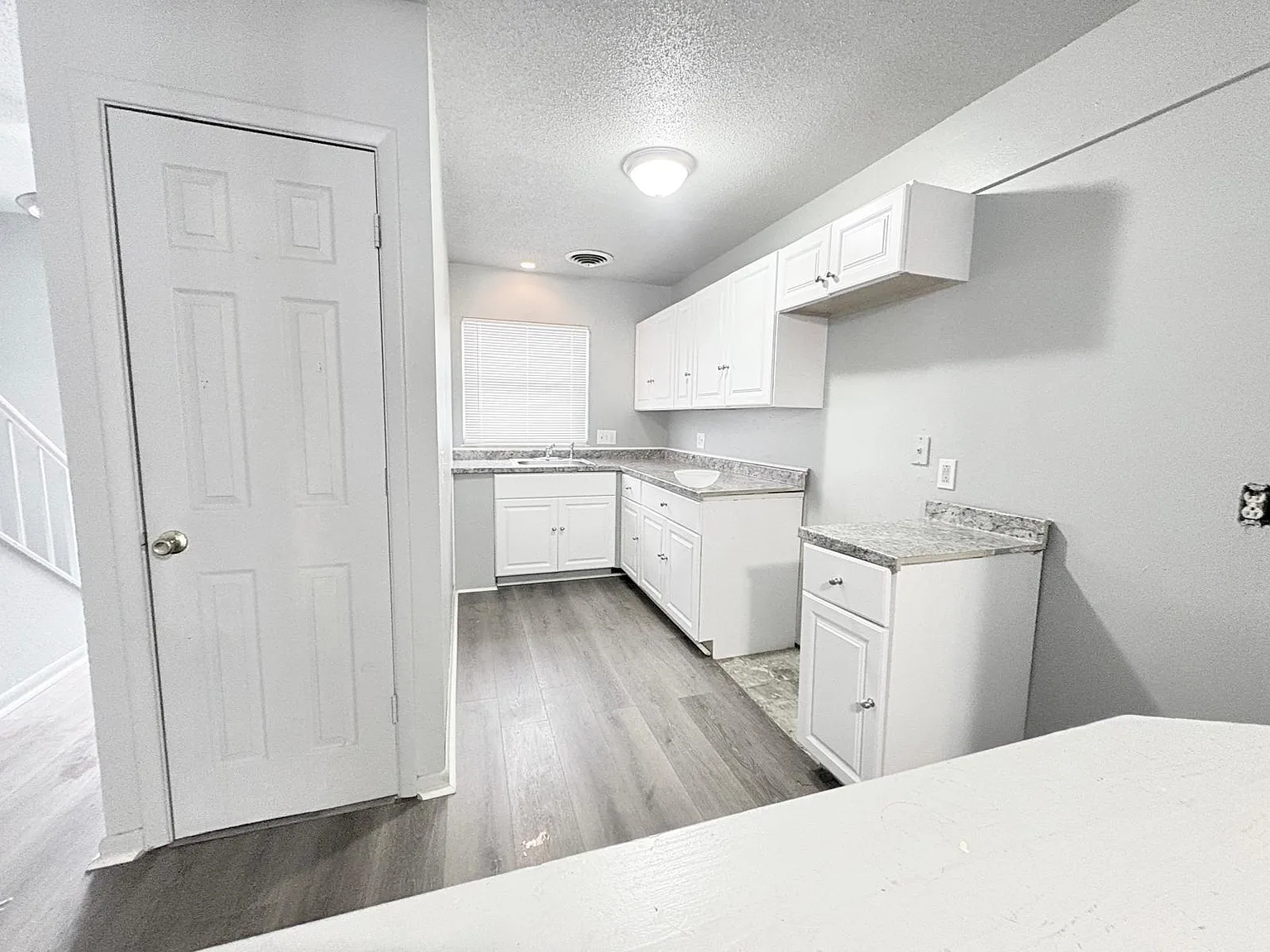 2 bed, 1.5 bath, $1,075 — Photo 4