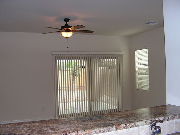 4th image of 127 E Carob Dr