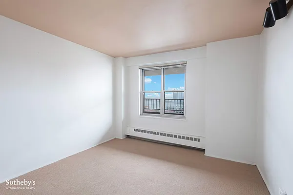 Sold by Sotheby's International Realty | media 18