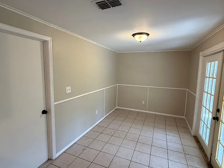 2717 Tina Ln — Photo 4