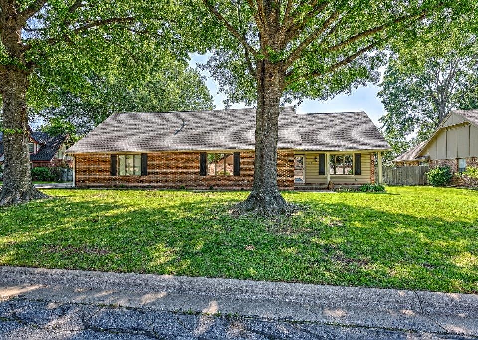 1st image of 803 S Orleans Dr