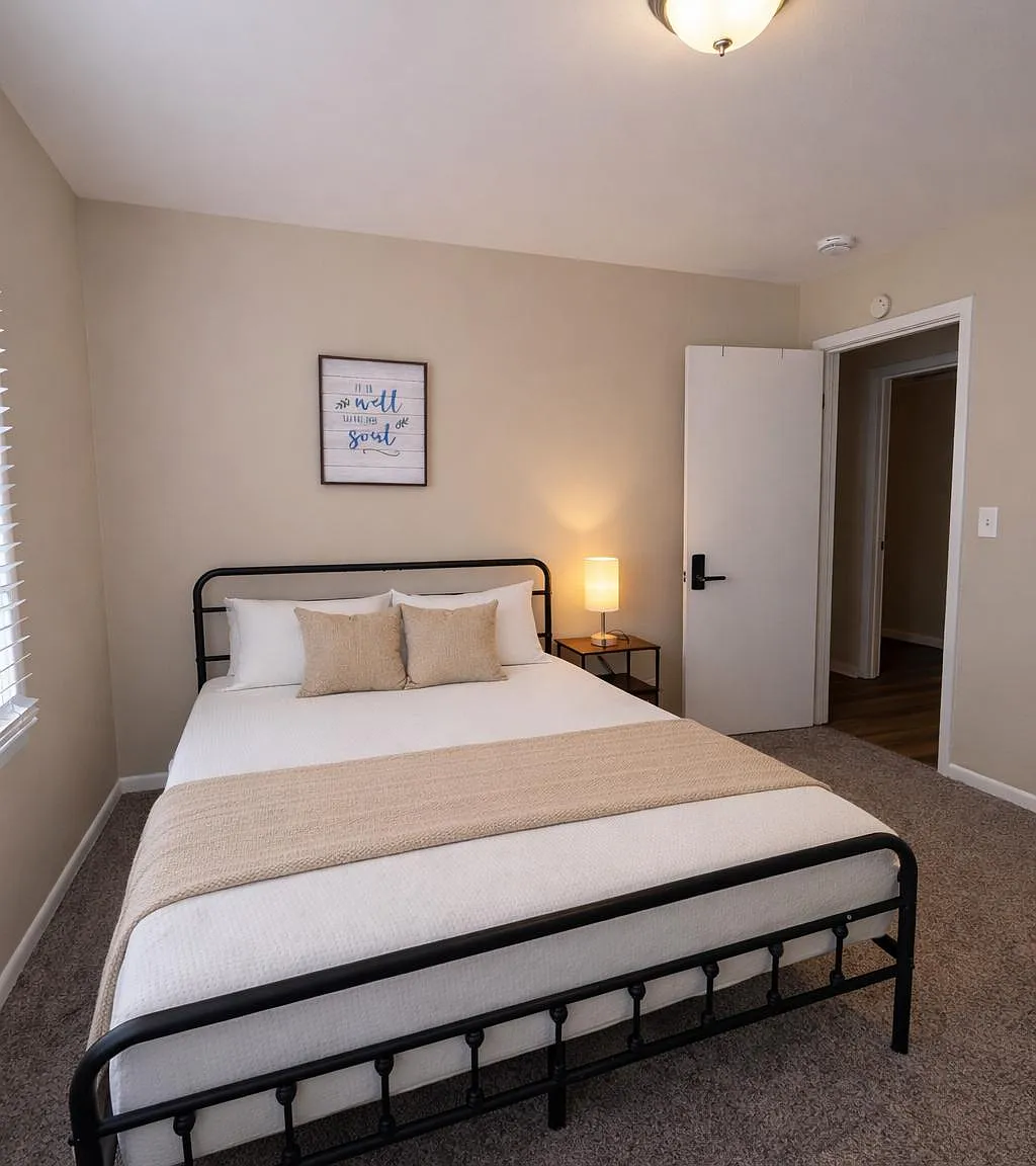 4 bed, 3.0 bath, 2040 sqft, $862 — Photo 2