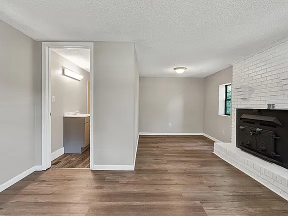 8633 Hilltop Dr — Photo 6