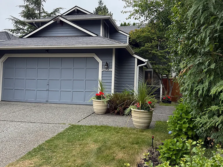 24238 SE 44th St — Photo 3