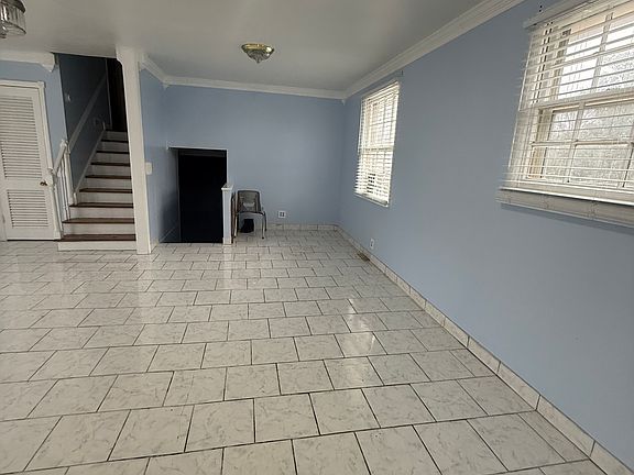 4th image of 2532 Deerpath Dr