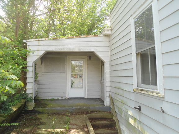3rd image of 1877 Knox St