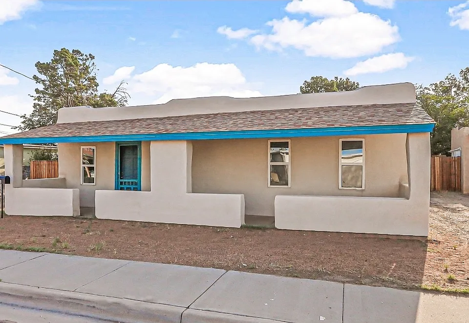 1238 N Mesquite St