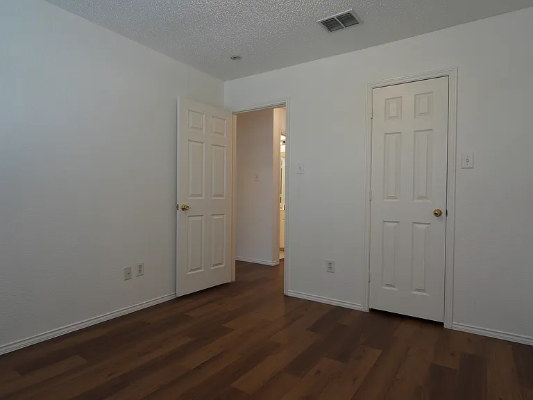 2032 Fox Glen Dr — Photo 15