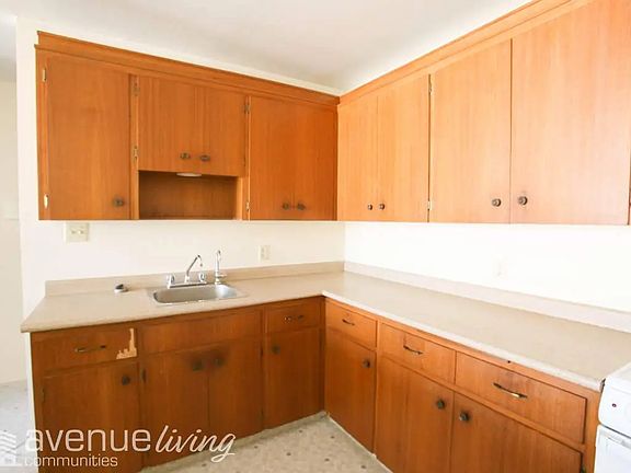 4th image of 2115 Angus St #3D