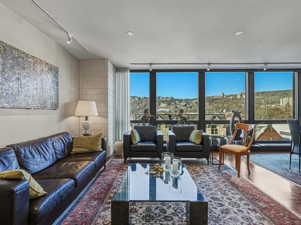 2 Westmount Sq #304, Montreal, QC H3Z 1P2