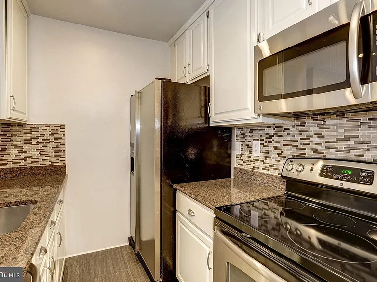2022 N St NW #B — Photo 6