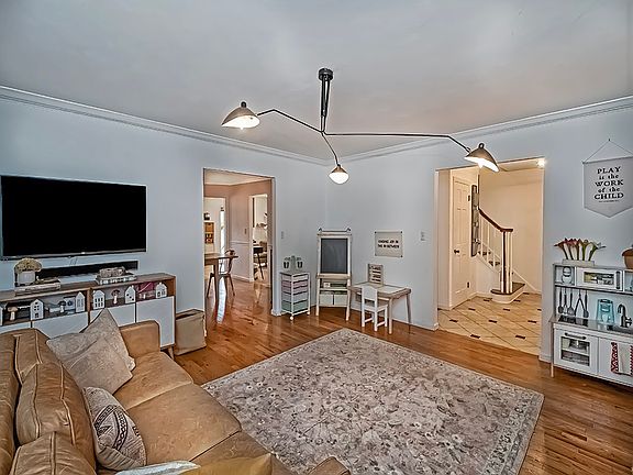5th image of 221 Virginia Ave