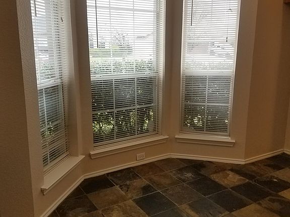 beautiful bay window in kitchen/breakfast nook