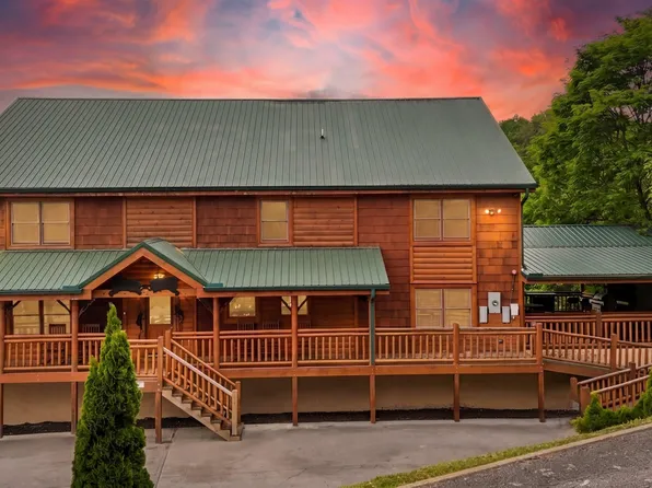 1935 Blackthorn Trl, Sevierville, TN 37876