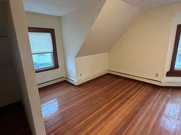 3rd image of 35 Esmond St #3