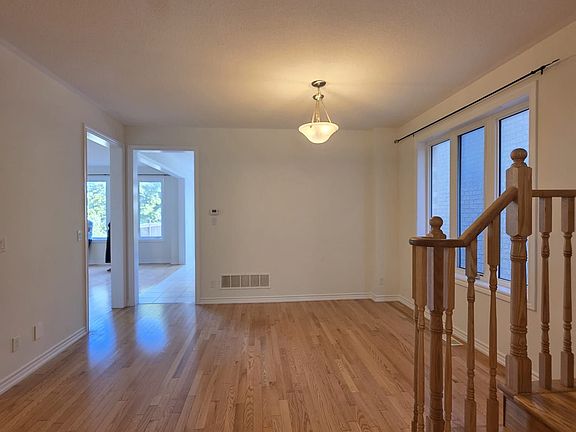4th image of 11 Chessington Ave