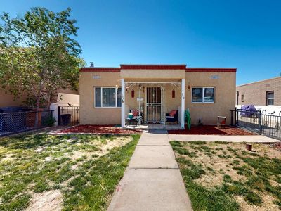 512 Douglas Macarthur Rd NW, Albuquerque, NM, 87107