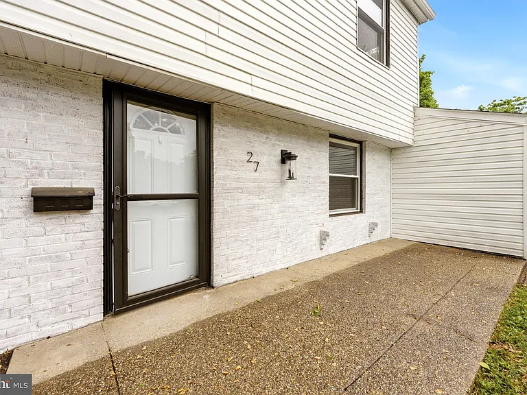 27 Parkside Cir — Photo 2