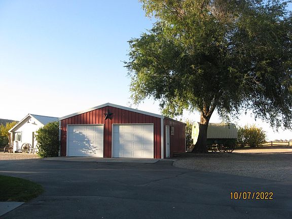 X-tra Large 2 Car Garage