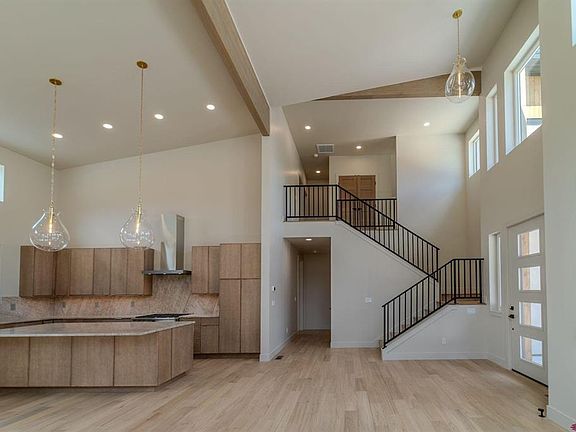 3rd image of 714 Hermosa Meadows Road