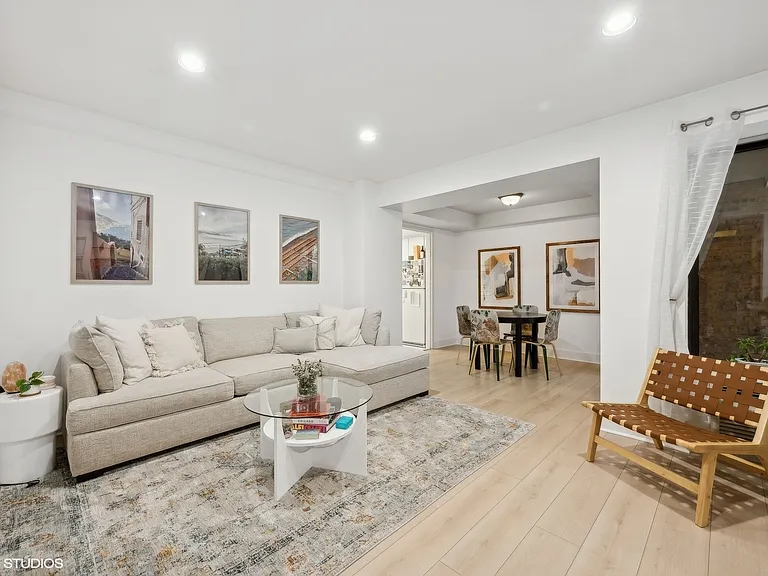 40 E Delaware Pl #705 — Photo 6