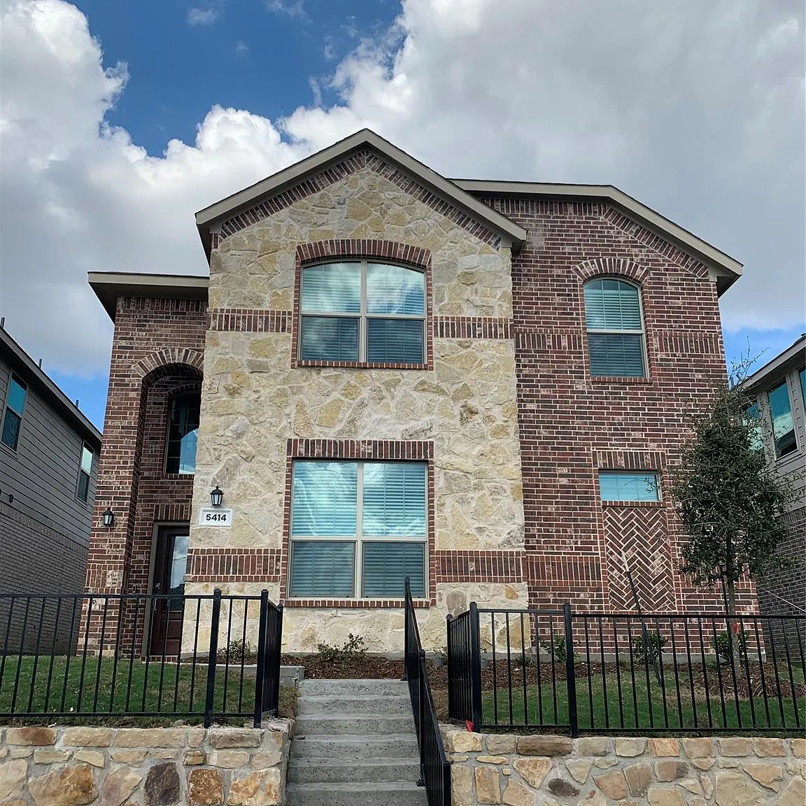 4 bed, 2466 sqft, $2,990 — Photo 1