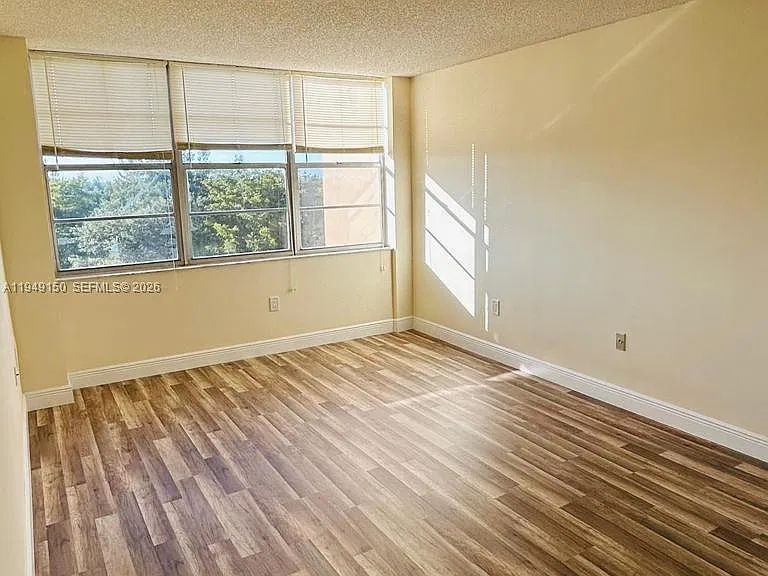 1000 Saint Charles Pl #721 — Photo 33