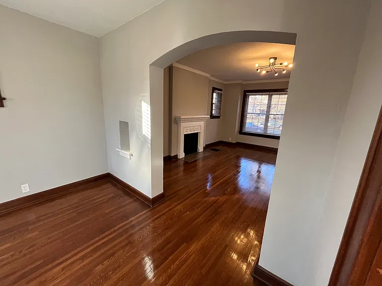 1687 King Ave — Photo 8