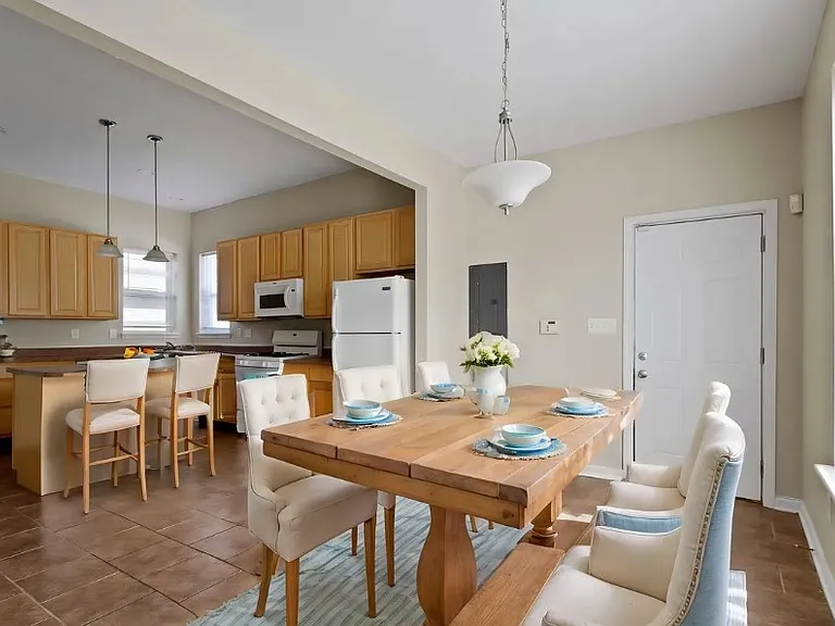 2605 Carrollton Ave — Photo 9