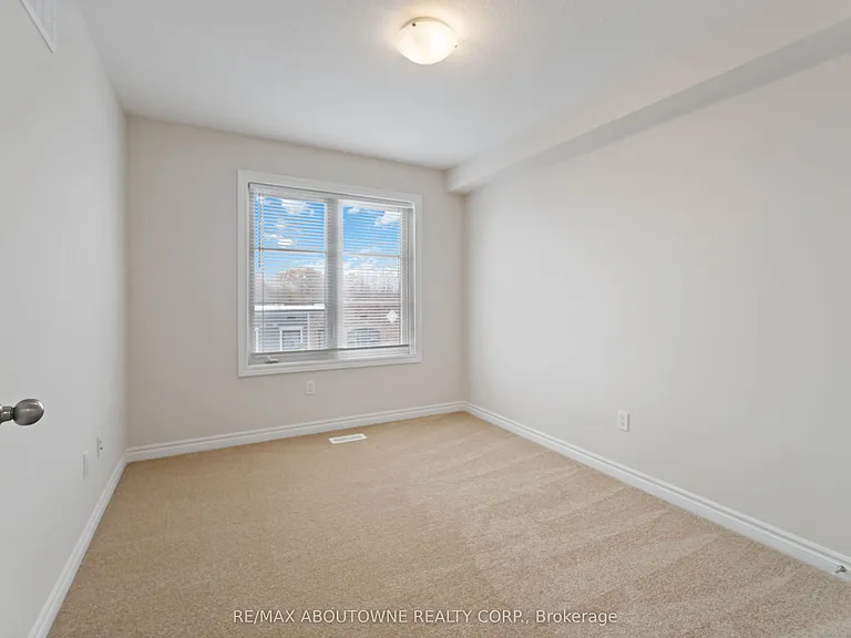 219 Dundas St E #27 — Photo 23