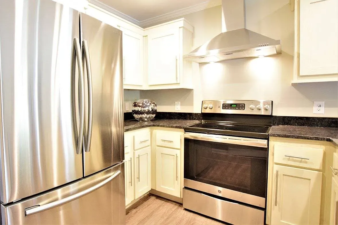 3 bed, 1200 sqft, $2,400 — Photo 1