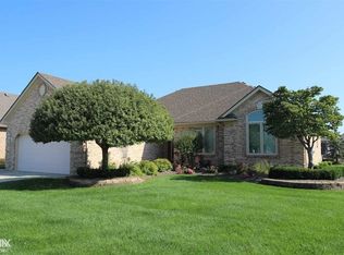 54492 Berryfield Dr, Macomb, MI