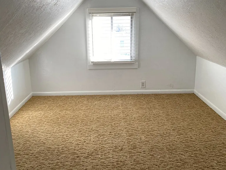 1884 S 1900 E — Photo 10