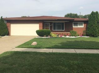 29130 Runey Dr, Warren, MI 48092