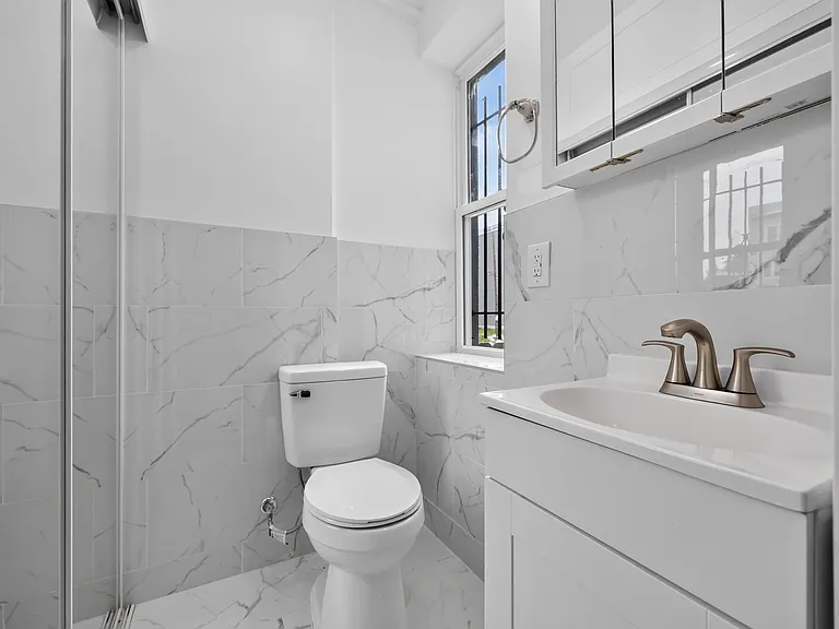807 N 42nd St — Photo 10
