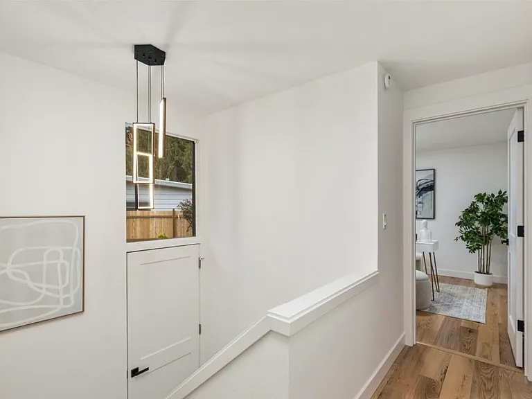 16802 NE 6th Pl — Photo 3