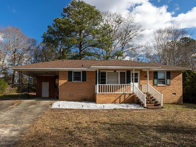 2411 Hunt Club Rd — Photo 1