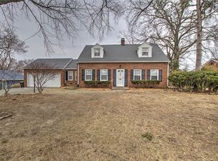 228 Southmoreland Pl, Decatur, IL 62521