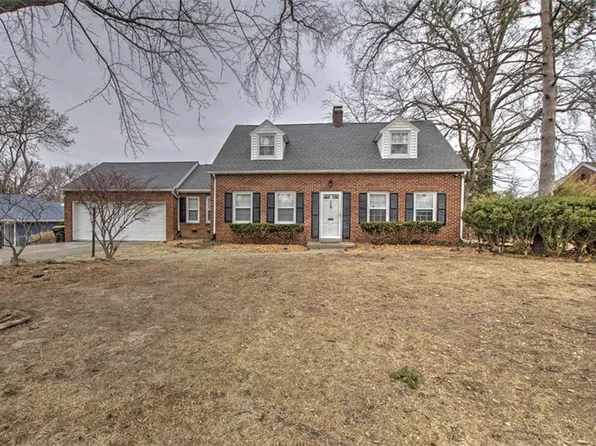 228 Southmoreland Pl, Decatur, IL 62521