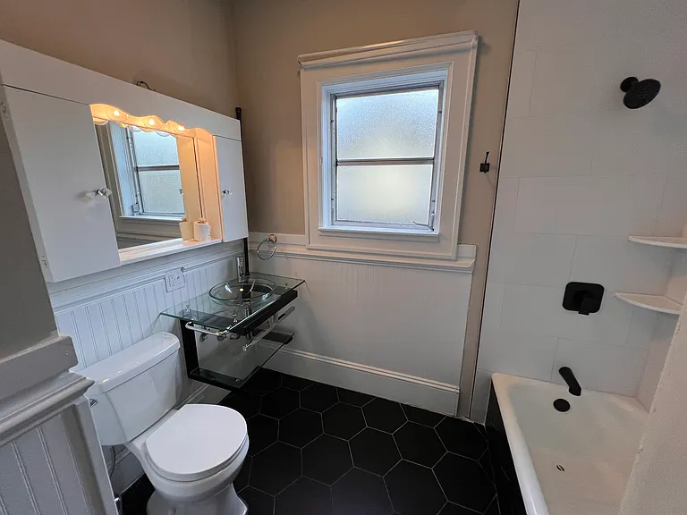 220 Leon Ave — Photo 21