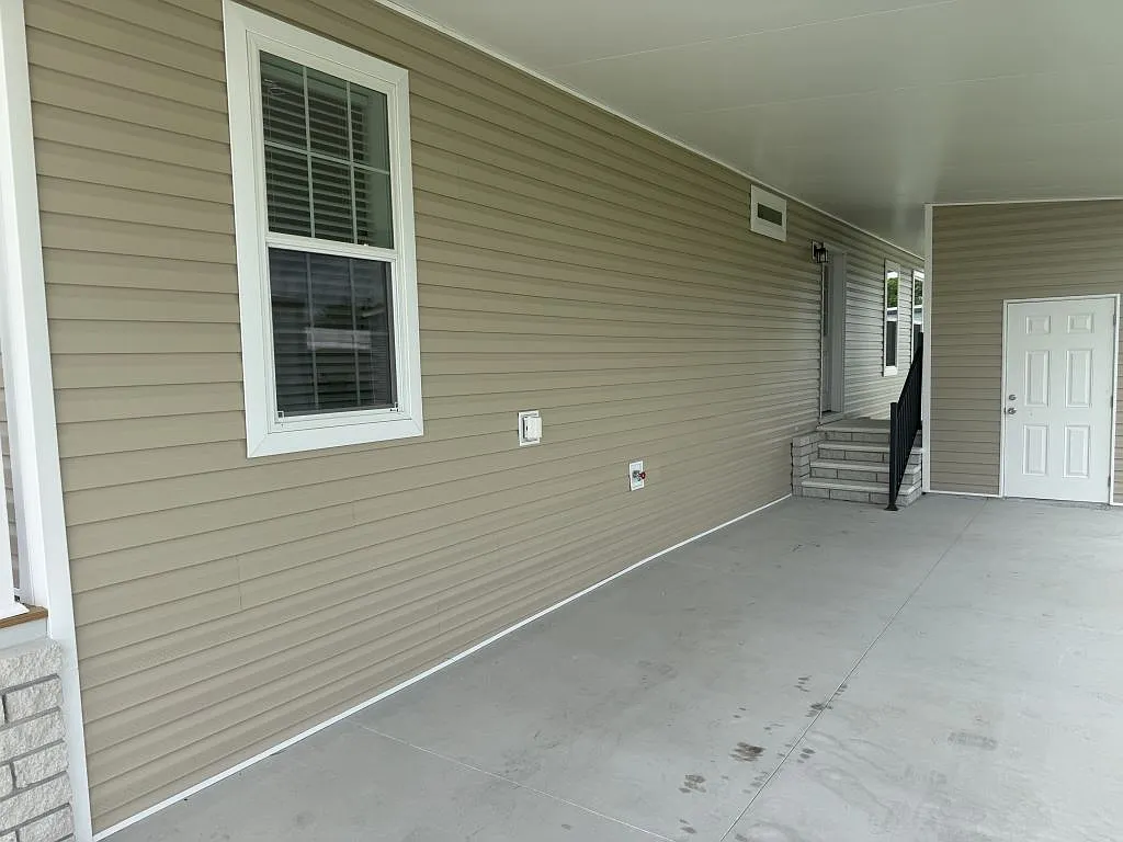 3 bed, 2.0 bath, 1460 sqft, $1,599 — Photo 3