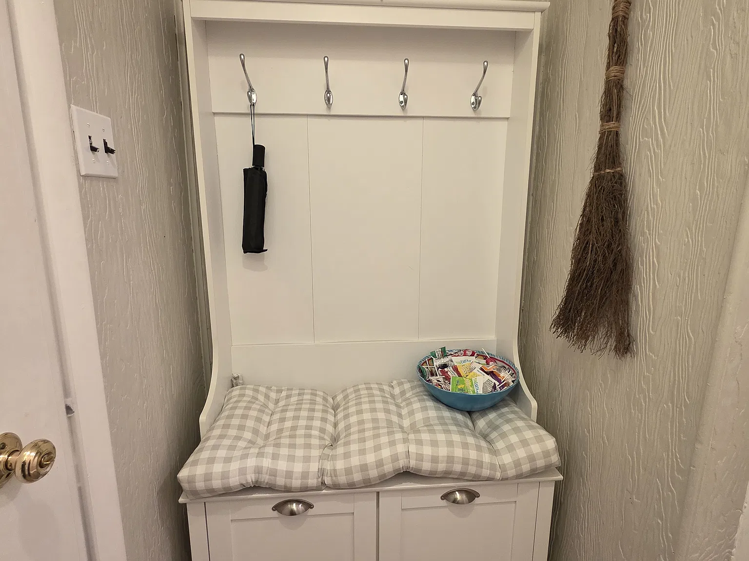 2 bed, 800 sqft, $2,000 — Photo 1